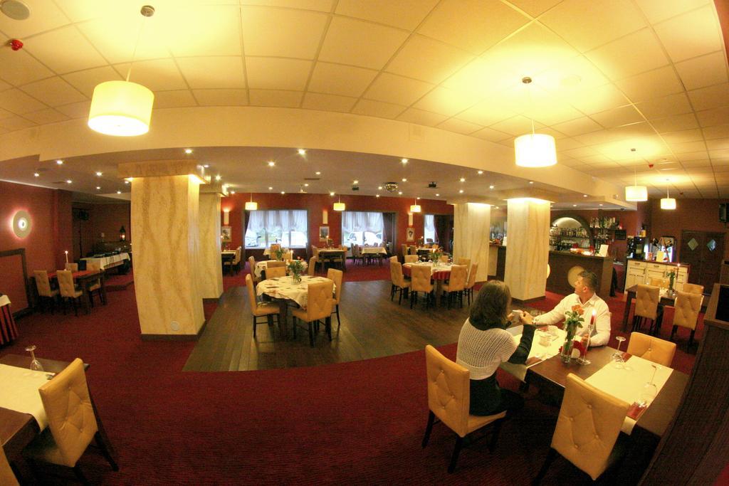 Hotel I Restauracja Zloty Las Bagian luar foto