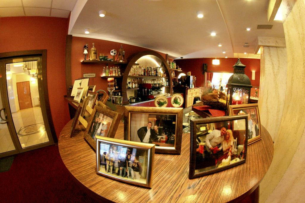 Hotel I Restauracja Zloty Las Bagian luar foto