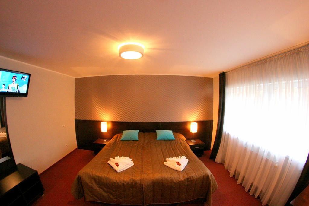 Hotel I Restauracja Zloty Las Ruang foto