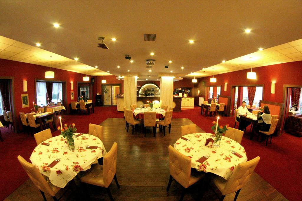 Hotel I Restauracja Zloty Las Bagian luar foto
