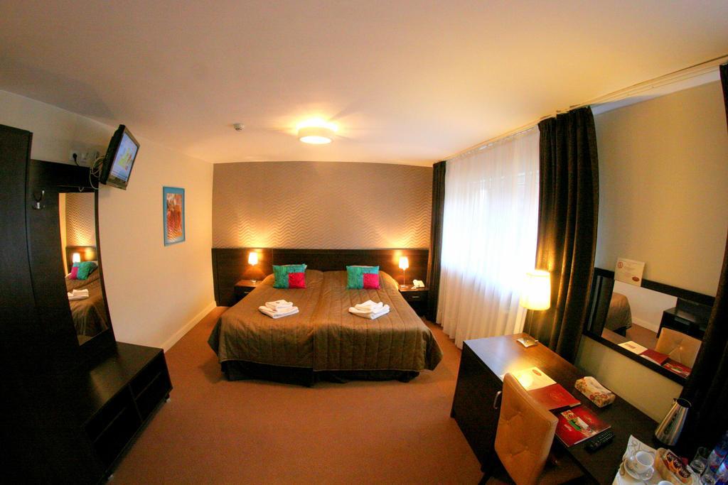Hotel I Restauracja Zloty Las Ruang foto