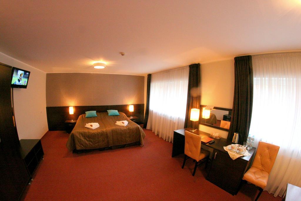 Hotel I Restauracja Zloty Las Ruang foto