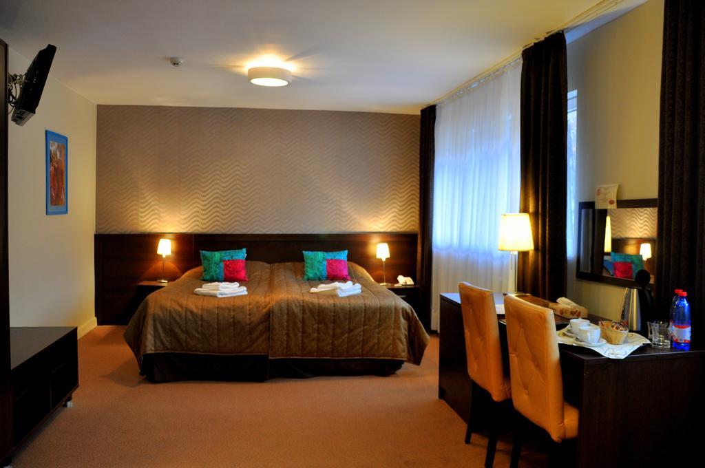 Hotel I Restauracja Zloty Las Ruang foto