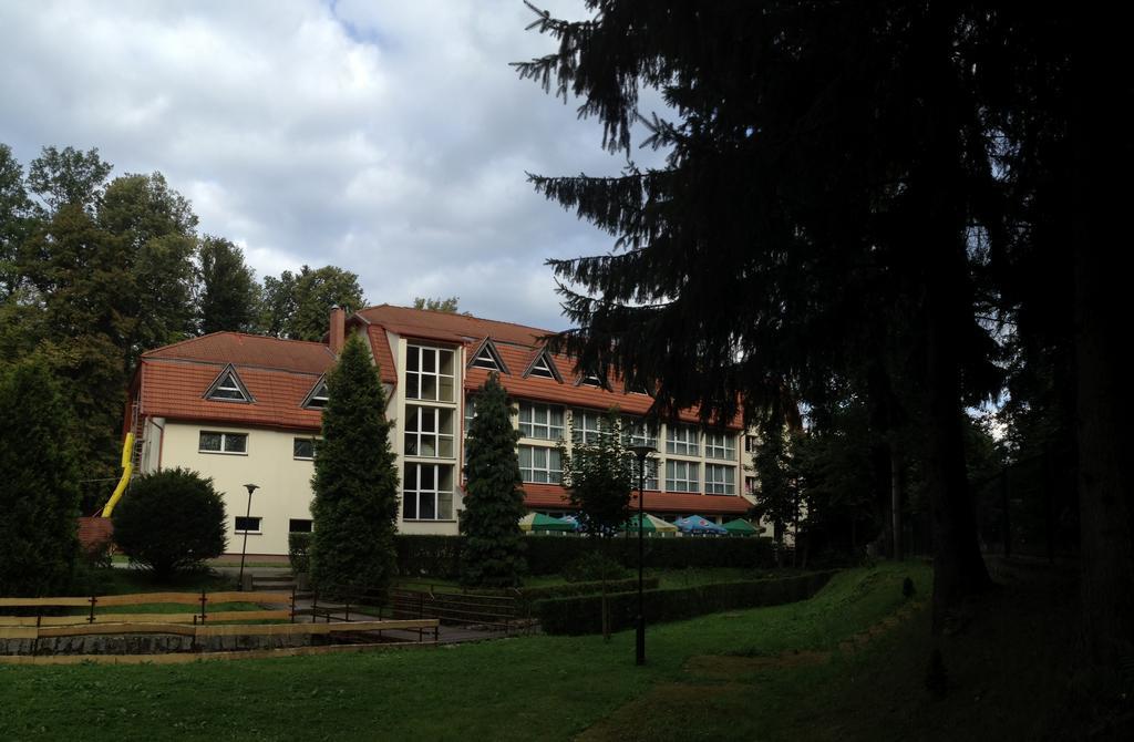 Hotel I Restauracja Zloty Las Bagian luar foto