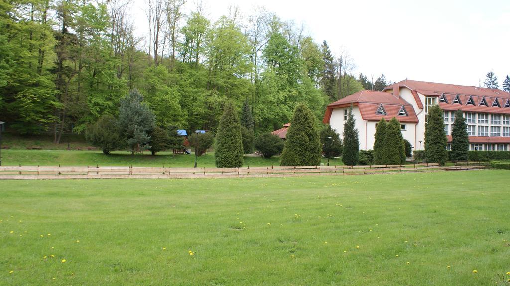 Hotel I Restauracja Zloty Las Bagian luar foto