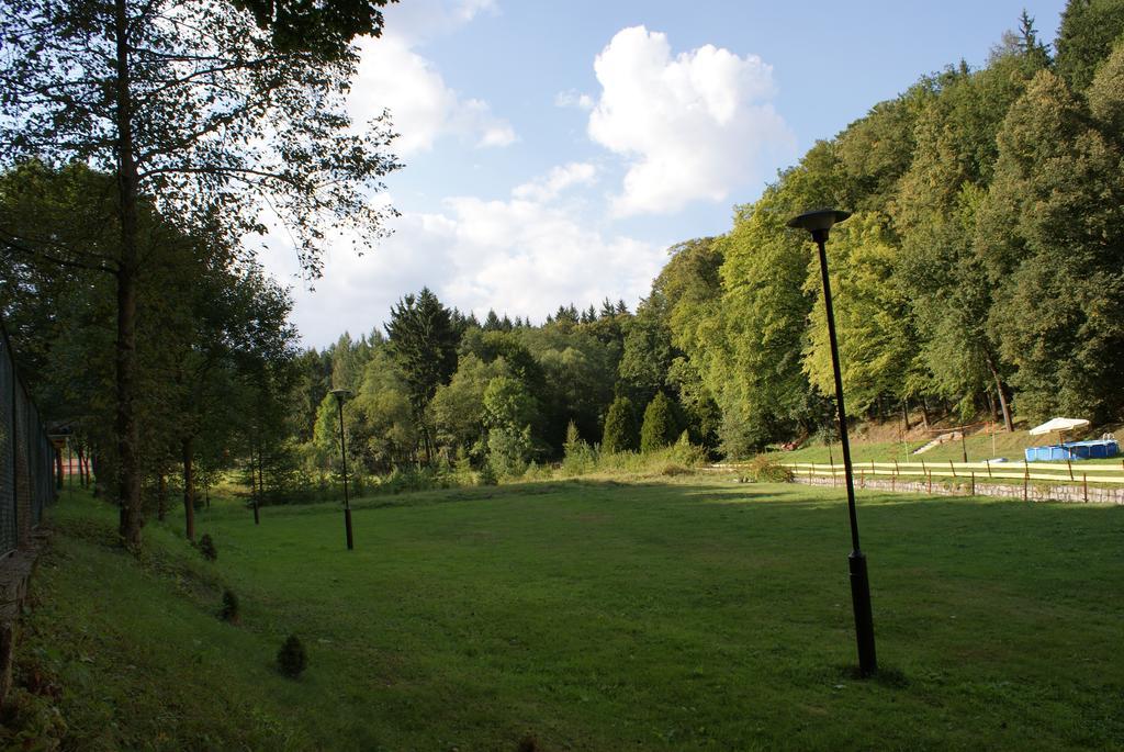Hotel I Restauracja Zloty Las Bagian luar foto
