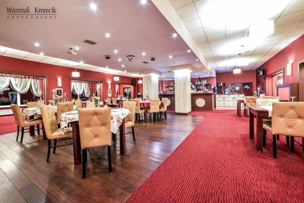 Hotel I Restauracja Zloty Las Bagian luar foto