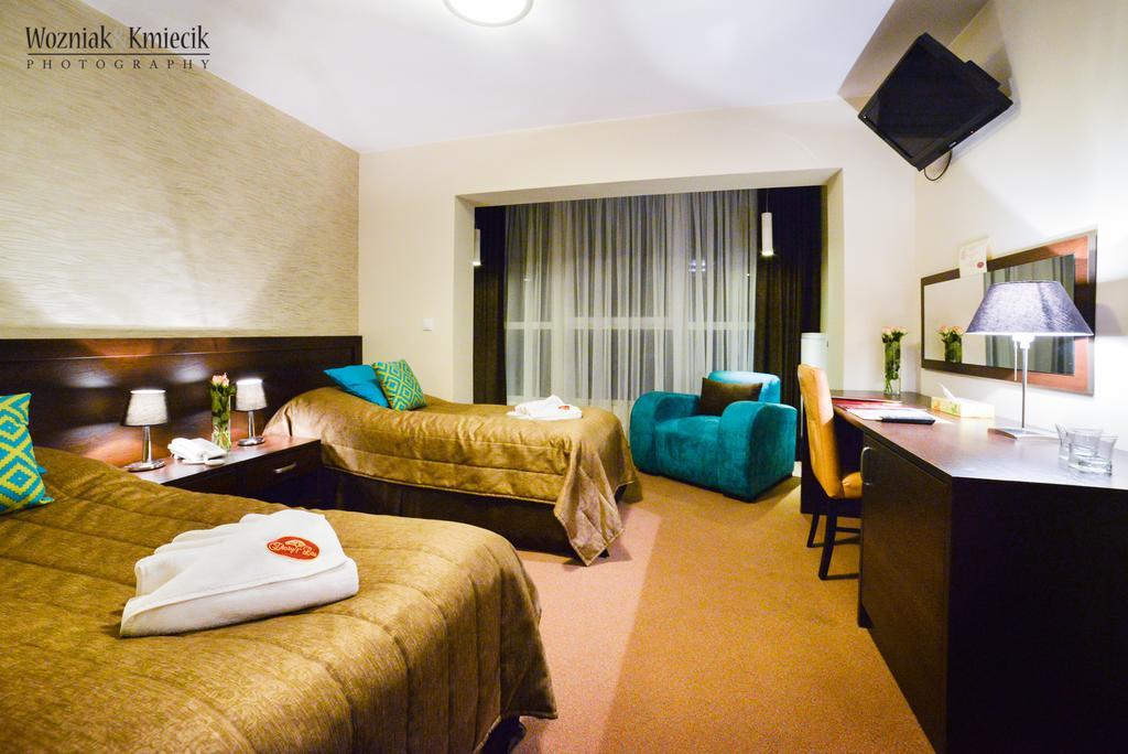 Hotel I Restauracja Zloty Las Bagian luar foto